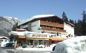Raffl'S Hotel